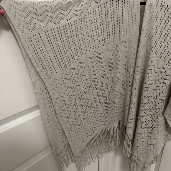 2 Chic Fringed Shawl - Picture 5 of 5